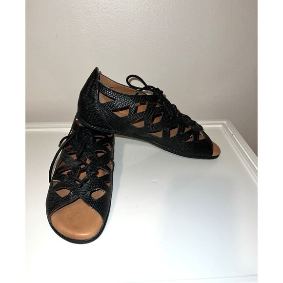 GENTLE SOULS by Kenneth Cole Betsi Flat Lace-up Sandal Sandal Black Sz 9M - Picture 1 of 13